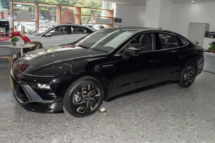 هيونداي سوناتا 2024 مقابل هيونداي أكسنت 2024: هل تبحث عن فخامة الأداء أم كفاءة الاعتمادية؟