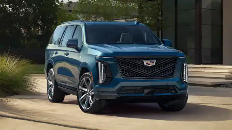 كاديلاك اسكاليد 2025: تصميم محدث وتقنيات متطورة في السيارة الفاخرة SUV