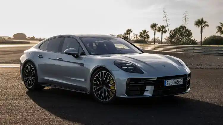 Porsche launches the new Panamera Turbo S E-Hybrid model