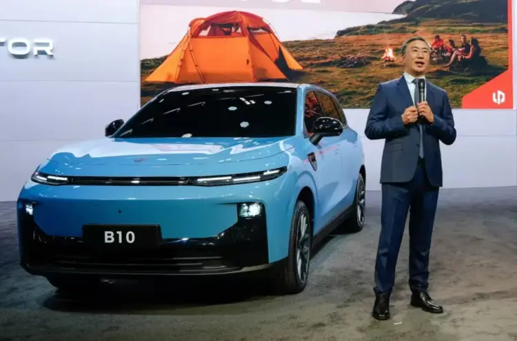 السيارة الصينية Leapmotor B10 تُعرض لأول مرة في باريس وتخطط لمبيعات عالمية