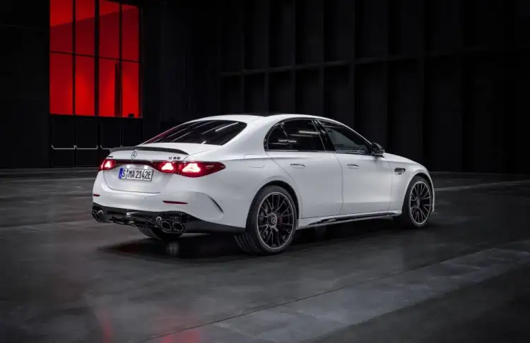تم الكشف عن 2025 مرسيدس-AMG E 53 هايبرد بقوة تصل إلى 604 حصان