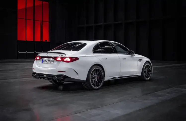 تم الكشف عن 2025 مرسيدس-AMG E 53 هايبرد بقوة تصل إلى 604 حصان