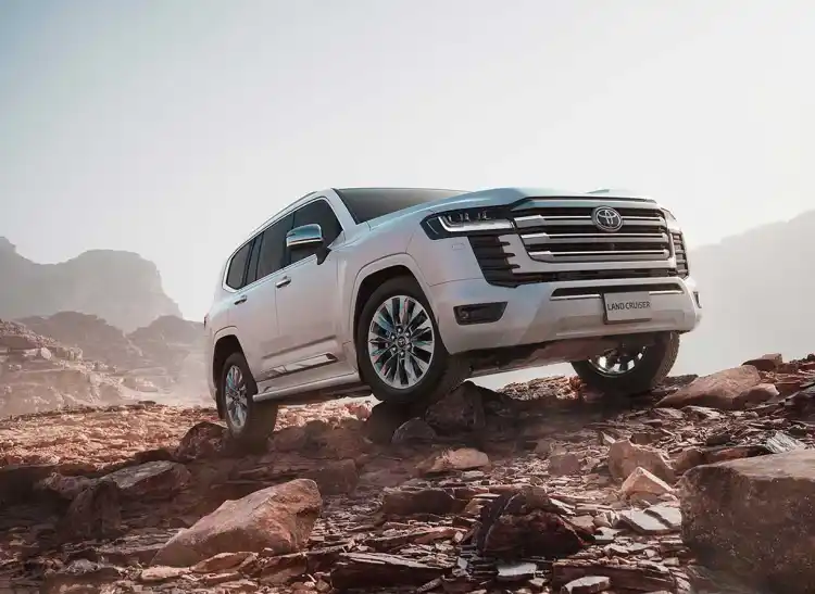 الكشف عن سيارة تويوتا لاندكروزر 2025 في معرض جدة الدولي للسيارات 2024
