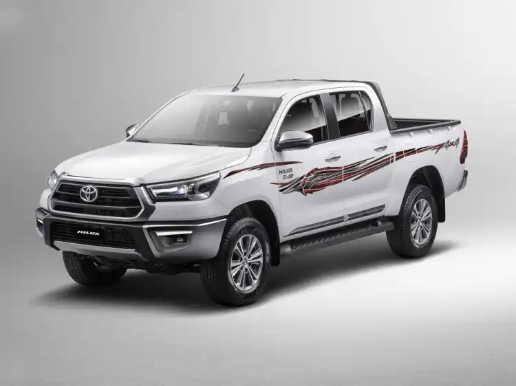 كشف النقاب عن سيارة تويوتا هايلكس بمقصورتين في معرض جدة الدولي للسيارات 2024