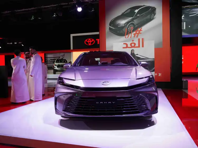 لمحة سريعة عن تويوتا كامري 2025: معرض جدة للسيارات 2024