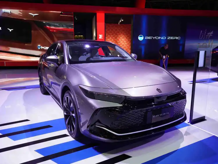 تويوتا Crown HEV في معرض جدة الدولي للسيارات 2024