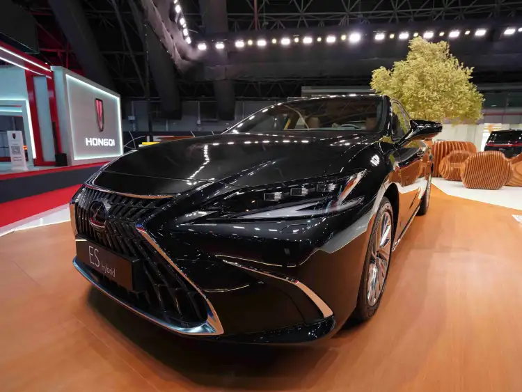 2024 Lexus ES300h unveiled at 2024 Jeddah International Motor Show
