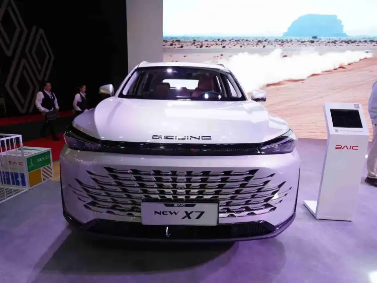 نظرة خاطفة على سيارة BAIC X7 2025: معرض جدة للسيارات 2024