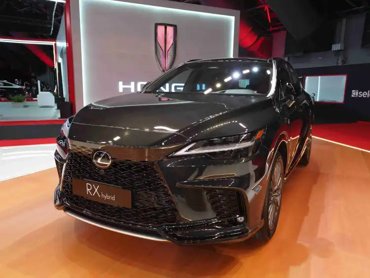 الكشف عن سيارة لكزس RX500h 2025 في معرض جدة الدولي للسيارات 2024