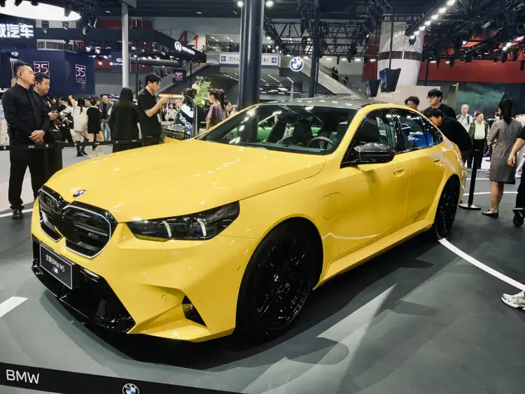  2025 BMW M5 الجديدة كلياً : تطور جديد لوحش الأداء