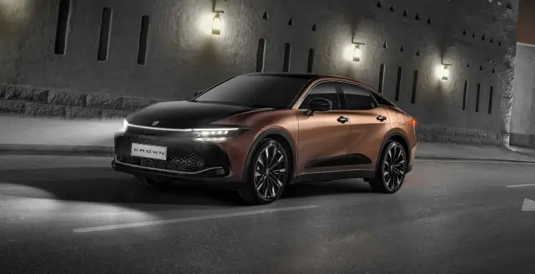 سعر تويوتا كراون 2025 ومقارنة جميع الفئات