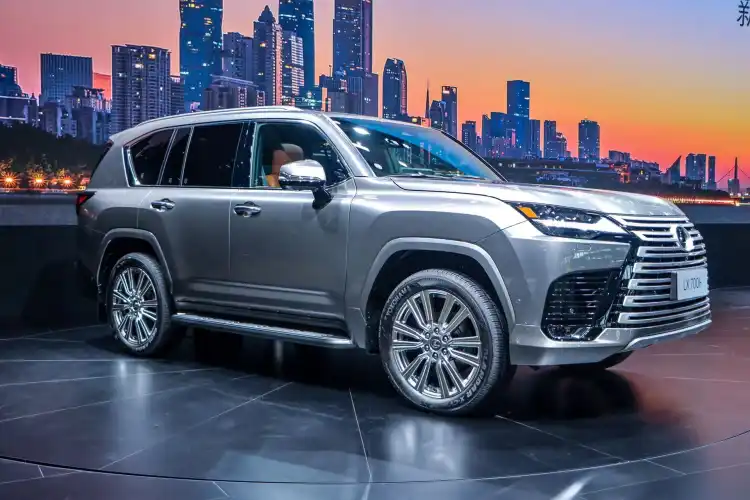 Lexus LX700h: Elegance and Wildness