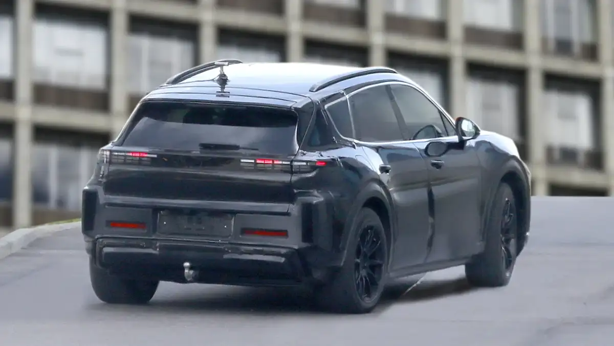 Porsche ‘K1’ super-Cayenne 7-seater Spy shot of the front-end dynamic