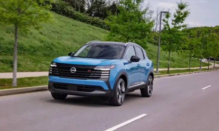 2025 نيسان كيكس كروس أوفر صغيرة هنا