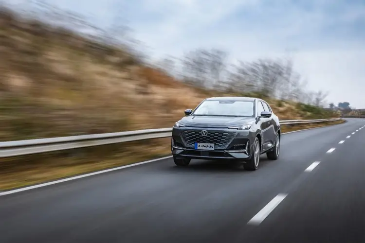 2025 UNI-K شانجان، 2.0T + 8AT، ليست مبيعاً جيداً مثل تويوتا راف 4