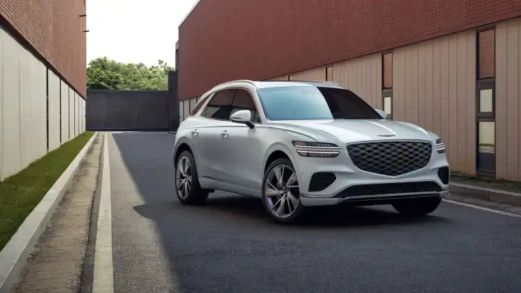 مواصفات وأسعار جينيسيس GV70 موديل 2025