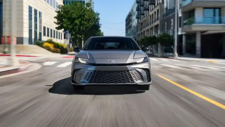 2025 Toyota Camry, Eliminating the 3.5L V6, Chasing the New or the Old?