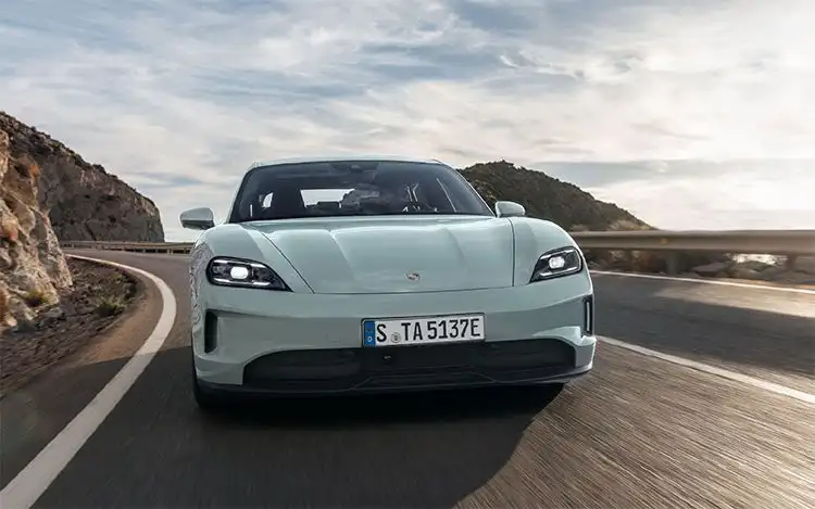 2025 بورشه تايكان على وشك الإطلاق