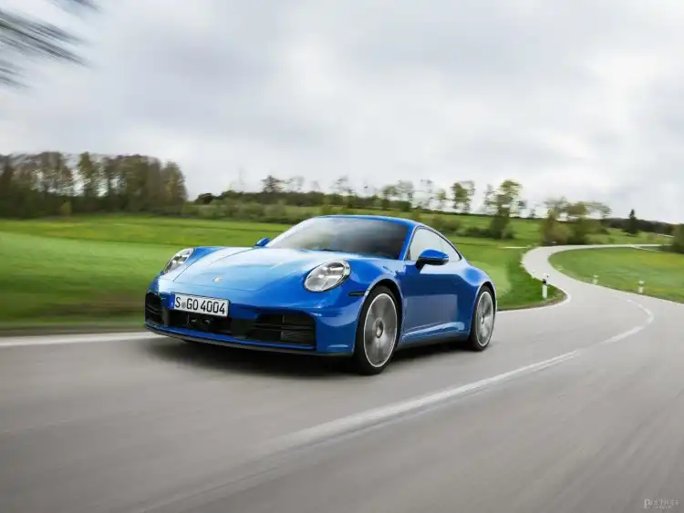 تحديثات رائعة لبورش 911 GT3 موديل 2025