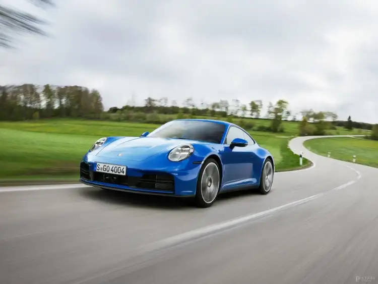 تحديثات رائعة لبورش 911 GT3 موديل 2025