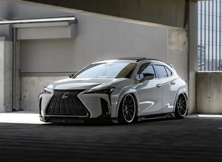 مواصفات لكزس UX موديل 2025 بجميع الفئات والأسعار المتوفرة