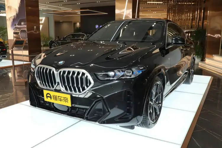 2025 بي إم دبليو X6: يبدأ سعرها من 471,500 ريال سعودي، من 0 إلى 100 كم/س في 4.3 ثانية