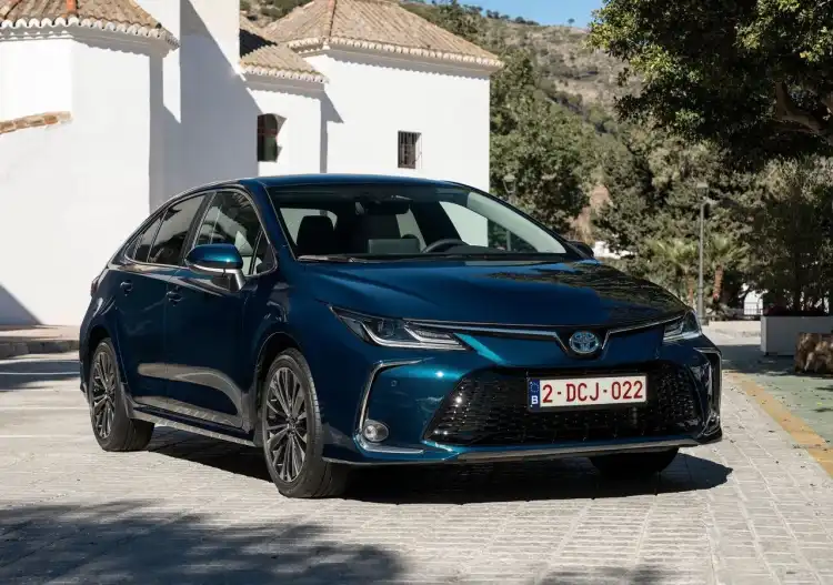  تويوتا كورولا في مصر: مقارنة بين الموثوقية الكلاسيكية والابتكار الحديث