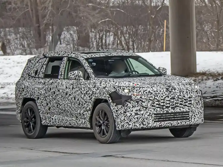 إطلاق تويوتا RAV4 2026 لأول مرة، ومن المتوقع إطلاقها في وقت لاحق من هذا العام