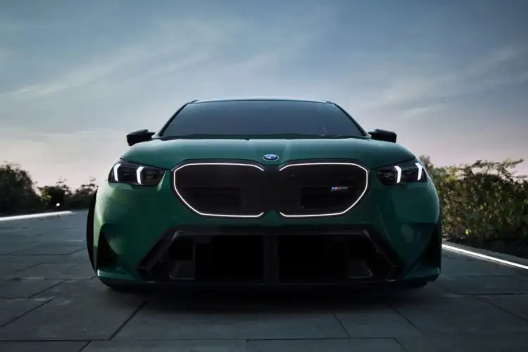 بي إم دبليو تحافظ على محركات V8 في أسواق الشرق الأوسط والولايات المتحدة