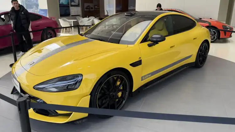 Xiaomi SU7 Ultra Launched with 1,548 PS, 0-100 km/h in 1.98 Seconds – BMW M3's Biggest Rival?