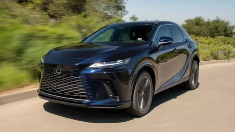 لكزس RX 2025 بتحديثات جديدة في اليابان مع نظام توجيه خلفي متطور