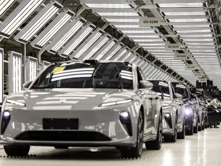 عزيزتي المرأة: سيارات صينية كهربائية جميلة تعكس انوثتك واناقتك 