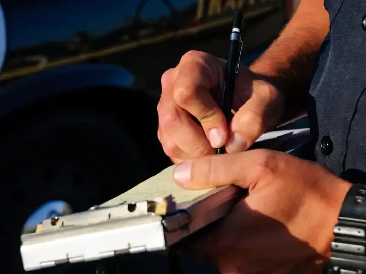 قوانين المرور في الامارات لعام 2025: تعرف على ابرز التغييرات والعقوبات