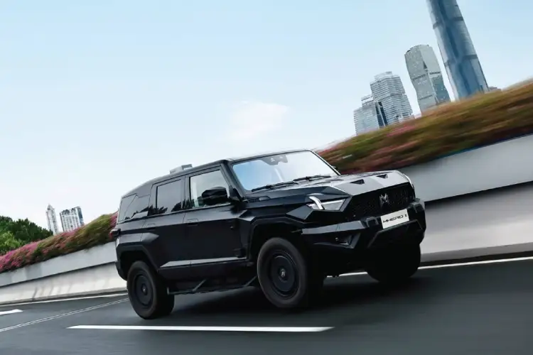 MHERO 917: The Chinese Off-Road Monster and Hummer Competitor