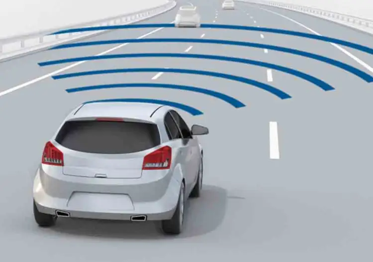 نظام تثبيت السرعة التكيفي يزيد من الحوادث؟ كيف تعمل الشركات الصينية على تحسينه