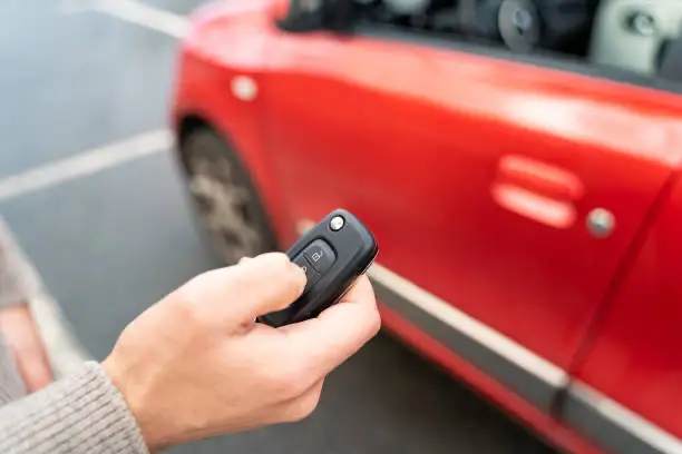 الدليل لمتطلبات سن تأجير السيارات في الشرق الأوسط