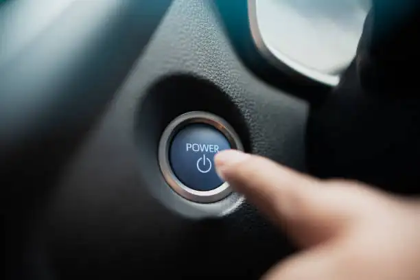 لماذا تهتز سيارتك عند التشغيل؟