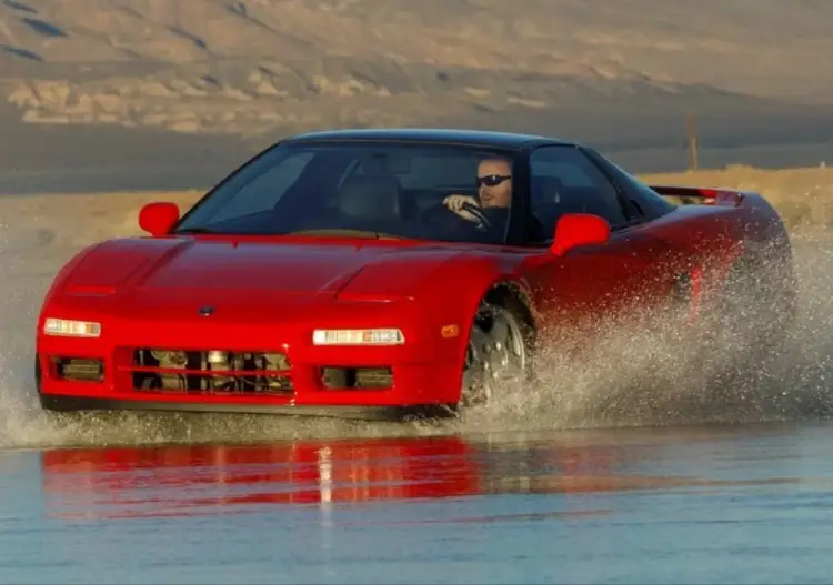 هوندا اكيورا ان اس اكس: اسطورة أطاحت بالسيارات الرياضية، من بينها فيراري