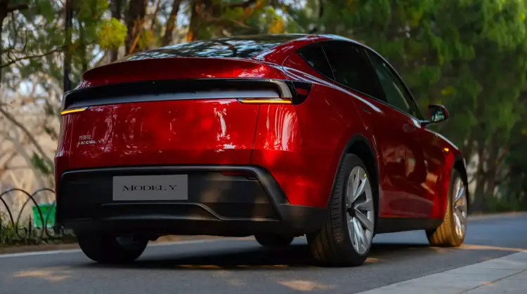 تسلا توقف تجارب القيادة الذاتية الكاملة في الصين مؤقتًا بسبب قوانين جديدة