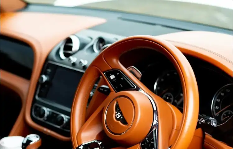 الدليل الأمثل لعام 2025 لتصميمات بنتلي الداخلية للسيارات