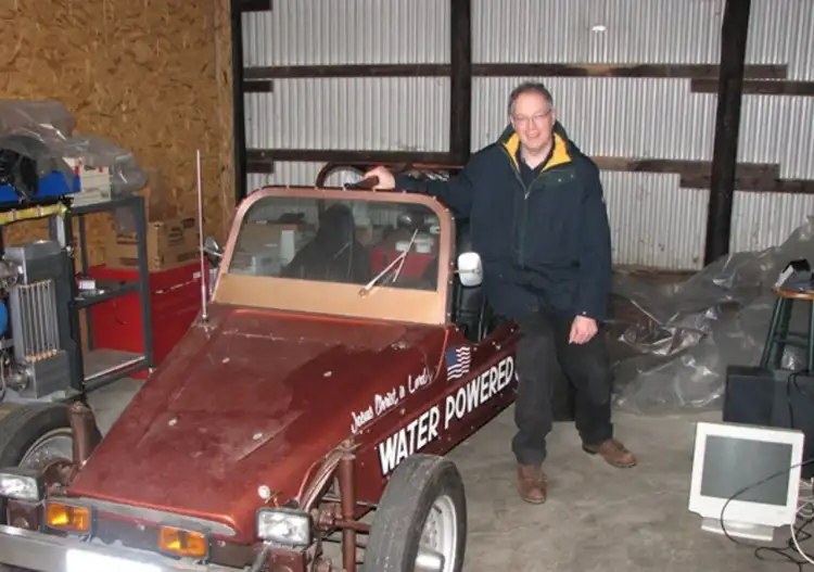 "لقد سمموني!" موت ستانلي ماير الغامض بعدما ادعى تشغيل السيارات بالماء