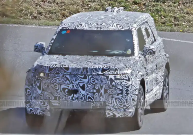لاند روفر ديفندر الكهربائية "الصغيرة" في صور تجسسية