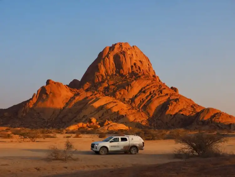Which 4x4 Cars Conquer UAE's Extreme Climate Best?