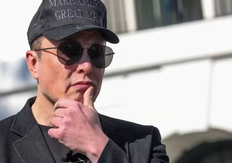 تسلا تعاني... ايلون ماسك يخسر 121 مليار دولار