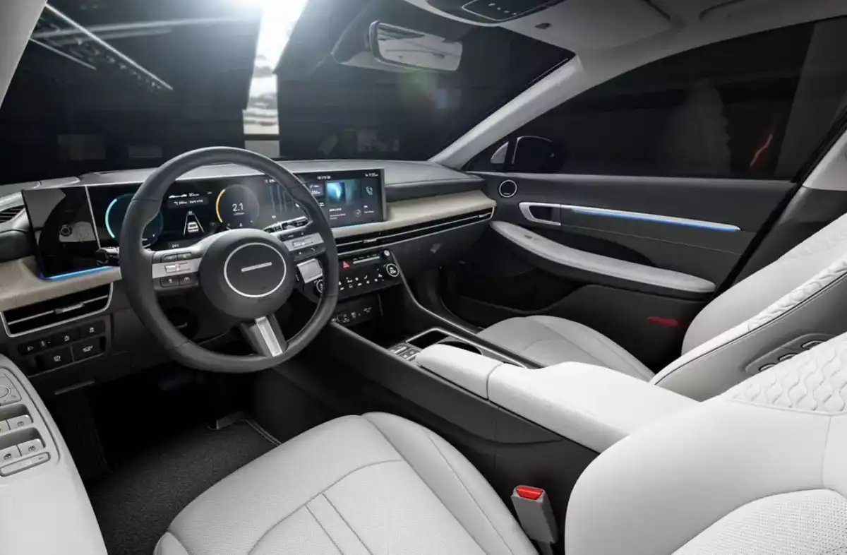 Discover how the 2025 Sonata's interior solves GCC drivers' top challenges: heat resilience, family-friendly space, and cutting-edge tech.