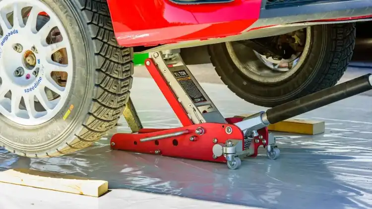 أفضل رافعات السيارات الهيدروليكية في الإمارات لعام 2025