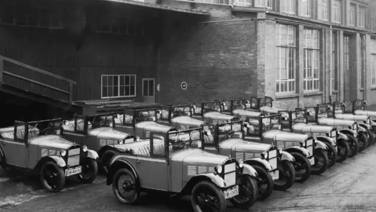 الانطلاقة الأولى: السيارة التي رسخت اسم بي إم دبليو في عالم السيارات