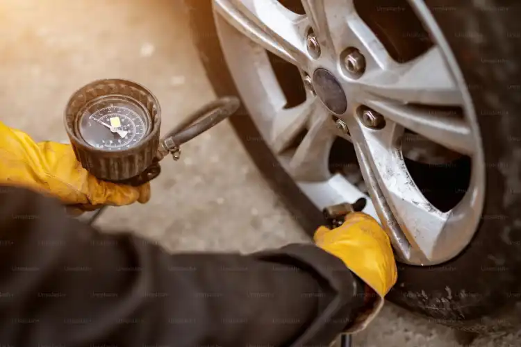 أفضل دليل عملي لضغط هواء إطارات السيارات في 2025