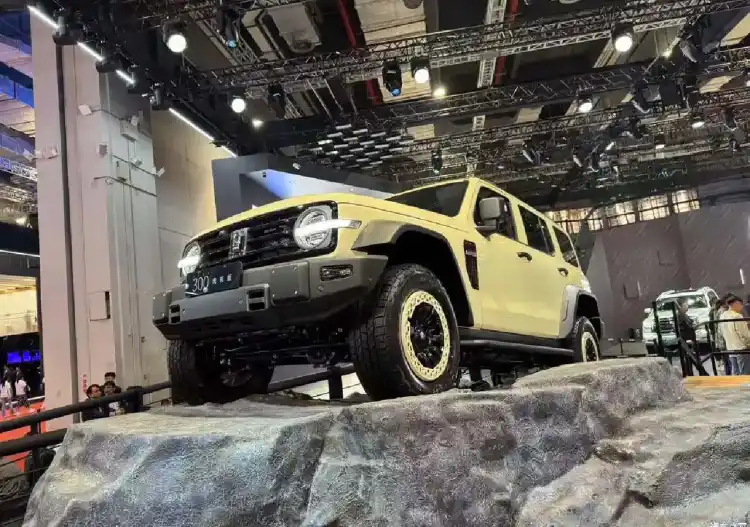 Meet The Tank 300 Hooke Edition: Enjoy an Exciting Driving Experience On Rough Terrains