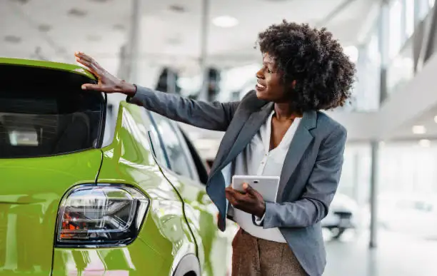 ما هي سيارة سالون؟ دليل شامل لفهم مستقبل السيارات في 2025